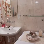тристаен Apartment