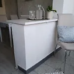 тристаен Apartment